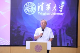 吳曉求：不把全世界最優(yōu)秀的年輕人吸引到美國學(xué)習(xí)，特朗普在毀滅美國長期信任機制