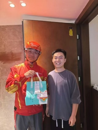 美團(tuán)，緊急回應(yīng)！劉強(qiáng)東，親自送餐！