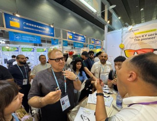 中國外貿(mào)開辟“賽博空間”：AI+消費電子，一股新風正向全球勁吹