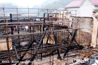 鳳陽鼓樓瓦片脫落背后：涉事公司十年前曾因違規(guī)施工致文保建筑被燒毀