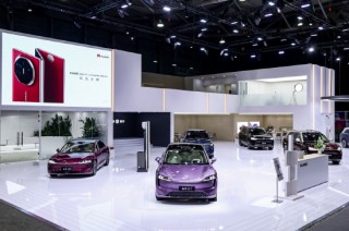 華為鴻蒙智家升級后亮相AWE2025，展示人車家全場景互聯(lián)