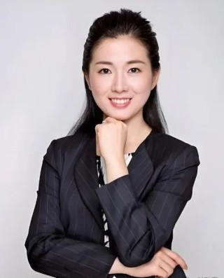 膜拜！北大畢業(yè)上市公司美女董秘年收入近740萬