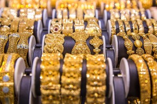 金價回調(diào)，部分品牌金飾價格跟跌！上車還是離場？