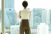 鐘睒睒，投了山西女首富楊霞