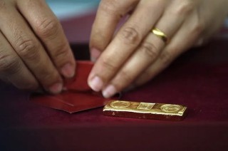 “貸款買金”上演危險游戲，銀行提示風(fēng)險