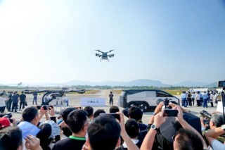 何小鵬出席中國(guó)電動(dòng)汽車百人會(huì)論壇，2026年開啟低空經(jīng)濟(jì)新紀(jì)元