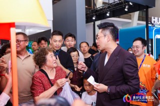 汪小菲試吃，安慕?？缃纭诤貌?huì)，逛著逛著就吃飽了