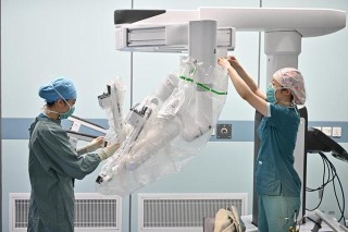 比爾?蓋茨的預言成真了嗎？這本書揭開機器人世界的真相