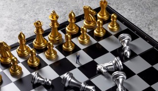 經(jīng)濟史學家戈登對話北大教授劉俏：關稅只是牌桌上的“籌碼”