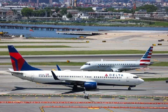 美國航空股集體下挫 杰富瑞下調(diào)三大航司評級  第1張