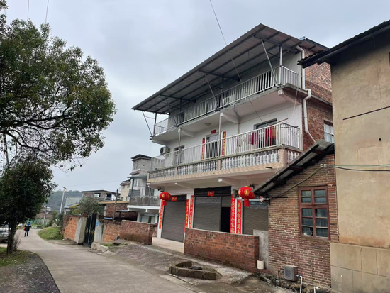 湖南永州上千名公職人員卷入非法集資案調(diào)查：15億集資案教師被判刑仍“吃空餉”  第36張