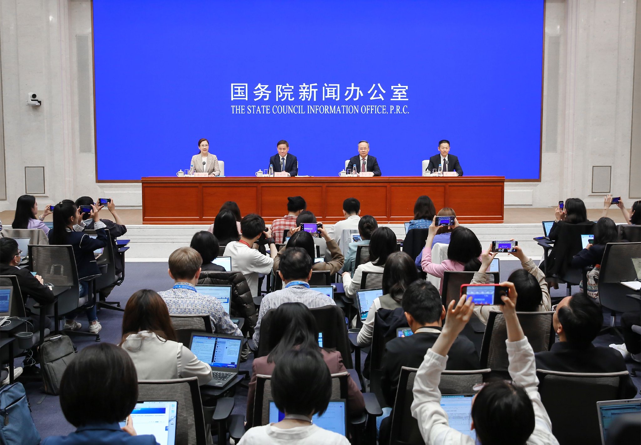 全文|國(guó)新辦舉行新聞發(fā)布會(huì) 介紹“一攬子金融政策支持穩(wěn)市場(chǎng)穩(wěn)預(yù)期”有關(guān)情況  第1張