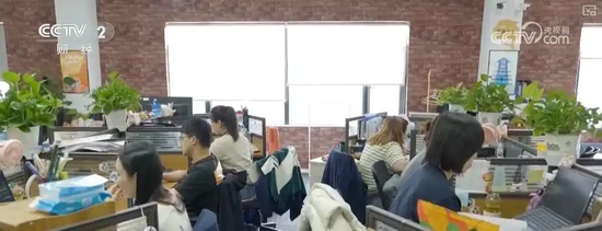 美國人瘋狂搶貨，中國商家搶生產(chǎn)！義烏商戶：朋友圈都炸掉了，高盛：未來90天中國出口會很火爆  第3張