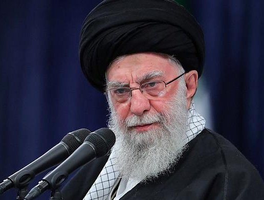 外盤頭條：伊朗導彈齊射回應以色列大規(guī)模襲擊 特斯拉被瑞典養(yǎng)老基金拉黑 美越據悉接近達成框架性貿易協(xié)議  第2張