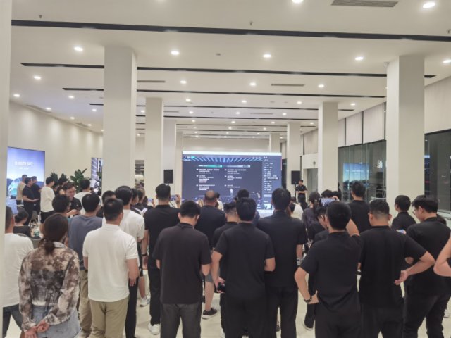 記者體驗小米門店狂熱營銷，多地已現(xiàn)YU7轉(zhuǎn)手訂單  第1張